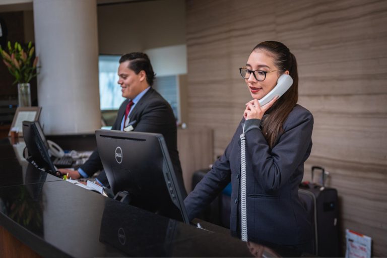 receptionists-g99111bca6_1920